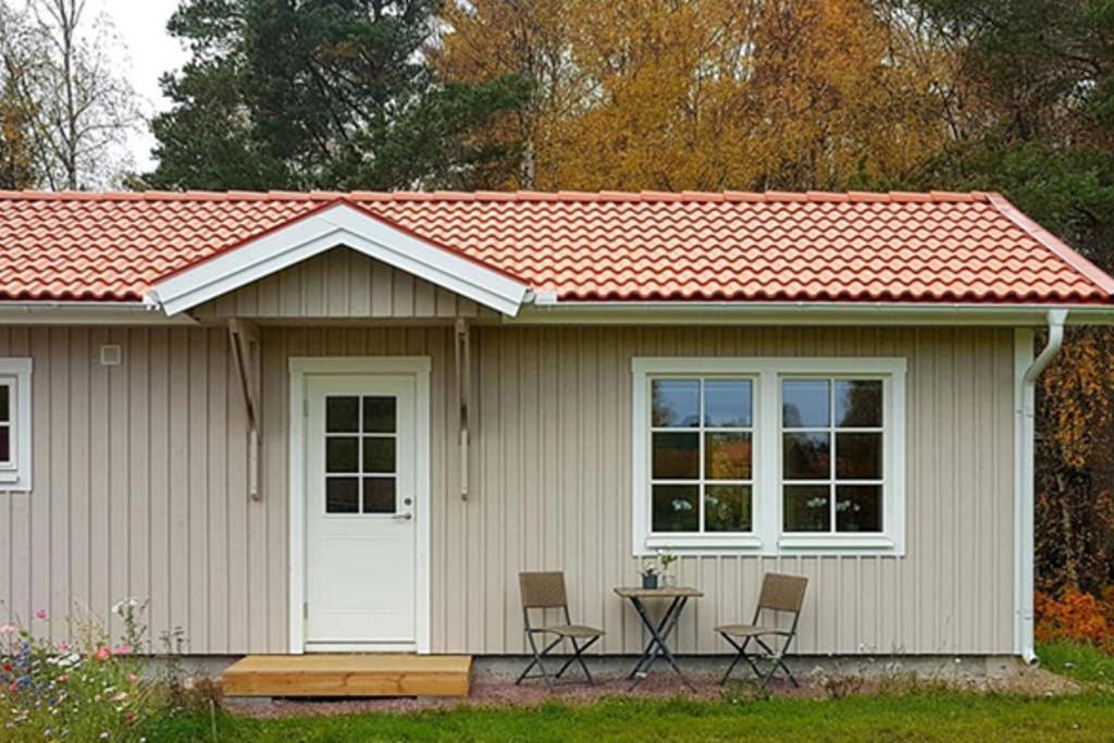 Nybyggd Stuga Intill Skogsbrynet - New Built Cottage Next To The Cowberry Forest مورا المظهر الخارجي الصورة